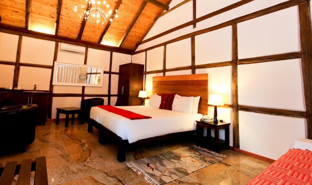 Roof Of Africa Hotel Виндхук Экстерьер фото