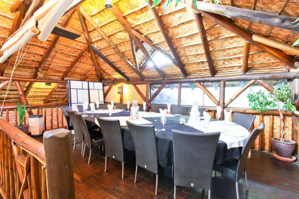 Roof Of Africa Hotel Виндхук Экстерьер фото