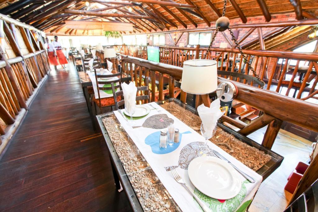 Roof Of Africa Hotel Виндхук Экстерьер фото