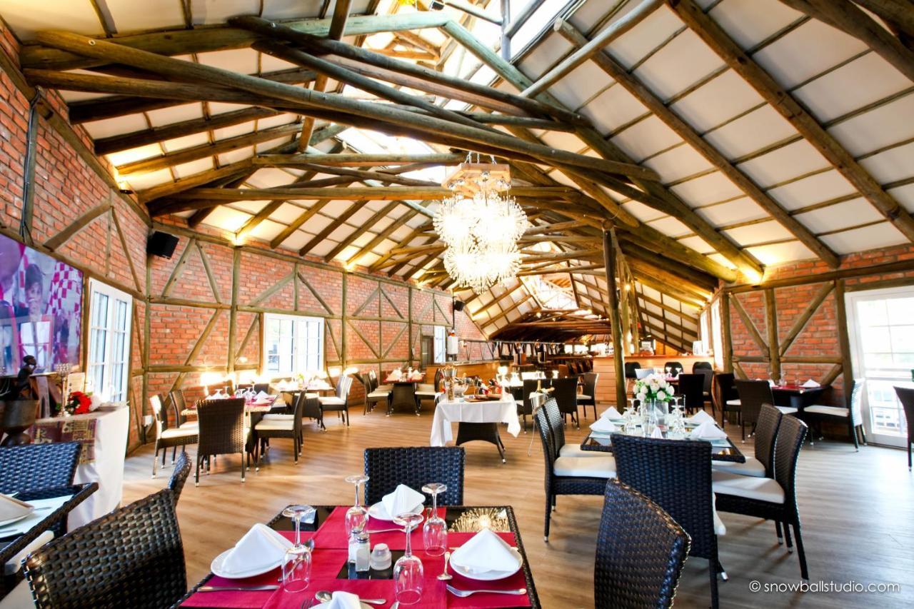 Roof Of Africa Hotel Виндхук Экстерьер фото